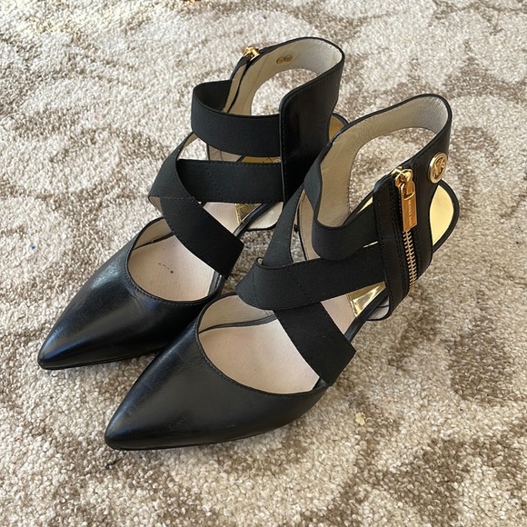 MICHAEL Michael Kors Shoes - Michael Kors black pointed toe heels size womens 7